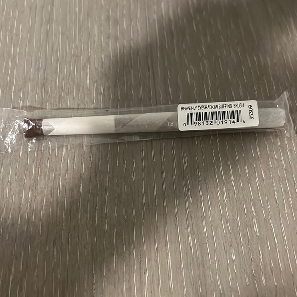 Bareminerals heavenly eyeshadow buffing brush - Picture 1 of 1